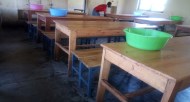 installation des bancs au réfectoire du lycée de RUSATIRA