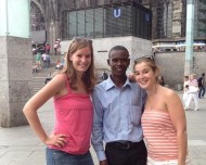 Gwenaêlle et Inès : François Habimana (en mission à Cologne)