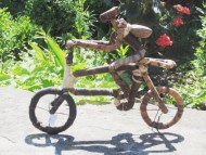 vélo en feuilles de bananier